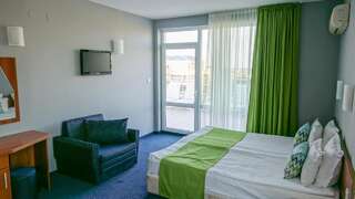 Отель Arena Hotel Приморско Двухместный номер с 1 кроватью или 2 отдельными кроватями и балконом-12